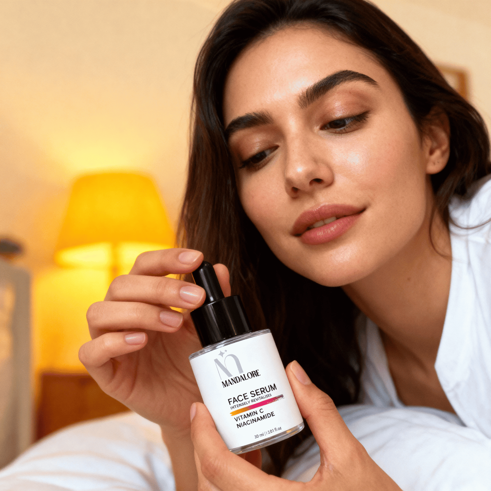 freepik__a-woman-applying-serum-before-bed-holding-img1-war__52065